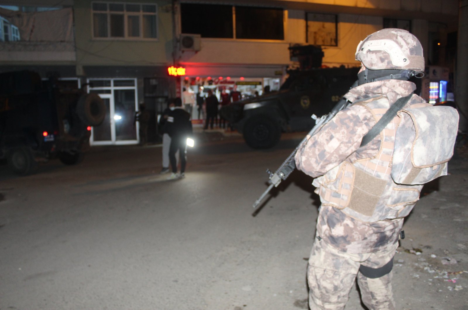 Turkish security forces prepare to conduct an anti-terror operation against a foreign Daesh terrorist in eastern Adıyaman province on Feb. 24, 2021 (IHA Photo)