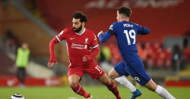 Liverpool's Mohamed Salah (L) in action with Chelsea's Mason Mount during a Premier League match at Anfield, Liverpool, Britain, March 4, 2021. (Reuters Photo)