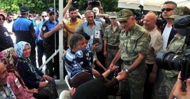 Osman Erbaş (R) comforts the mother of a coup attempt victim during a funeral in Adana, southern Turkey, July 19, 2016. (DHA PHOTO)