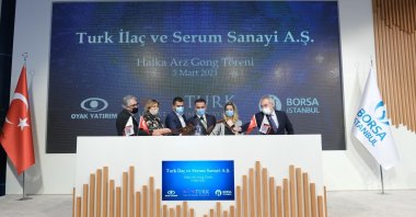Oyak Yatırım and TURK Drug and Serum Industries officials kick off the gong ceremony of the initial public offering in Ankara, Turkey, on Mar. 5, 2021 (Photo courtesy of Oyak Yatırım)