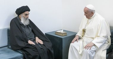 Pope Francis (R) meets with Iraq's leading Shiite cleric, Grand Ayatollah Ali al-Sistani in Najaf, Iraq, March 6, 2021. (AP Photo)