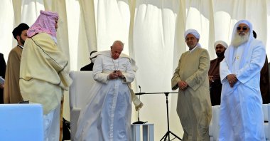 Pope Francis stands with Iraqi religious figures during an interfaith service at the House of Abraham in the ancient city of Ur in southern Iraq's Dhi Qar province, on March 6, 2021. (AFP Photo)