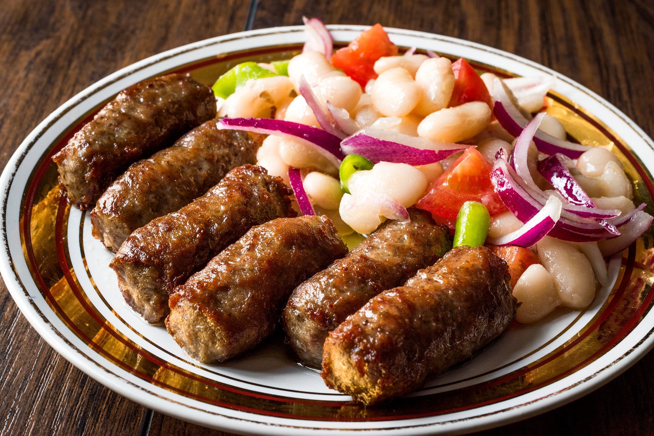 Inegöl köfte and piyaz is a delicious and filling dinner. (Shutterstock Photo)
