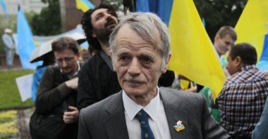 Crimean Tatars leader Mustafa Abdulcemil Kırımoğlu takes part in the mourning rally dedicated to the 70th anniversary of the deportation of the Crimean peoples from the peninsula in Kyiv, Ukraine, May 18, 2014. (AP Photo)
