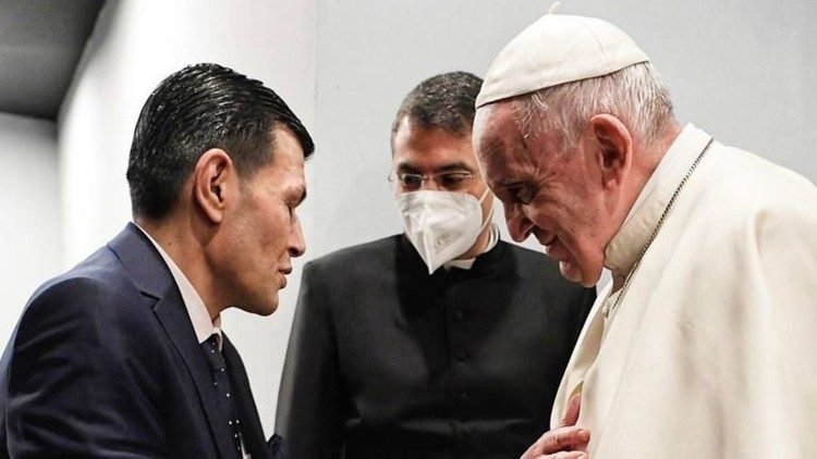 Abdullah Kurdi, the father of Syrian toddler Aylan Kurdi, whose body washed ashore on the beach of a Turkish resort town six years ago, meets with Pope Francis during his visit to Irbil, Iraq, March 7, 2021. (DHA Photo)