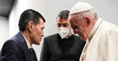 Abdullah Kurdi, the father of Syrian toddler Aylan Kurdi, whose body washed ashore on the beach of a Turkish resort town six years ago, meets with Pope Francis during his visit to Irbil, Iraq, March 7, 2021. (DHA Photo)