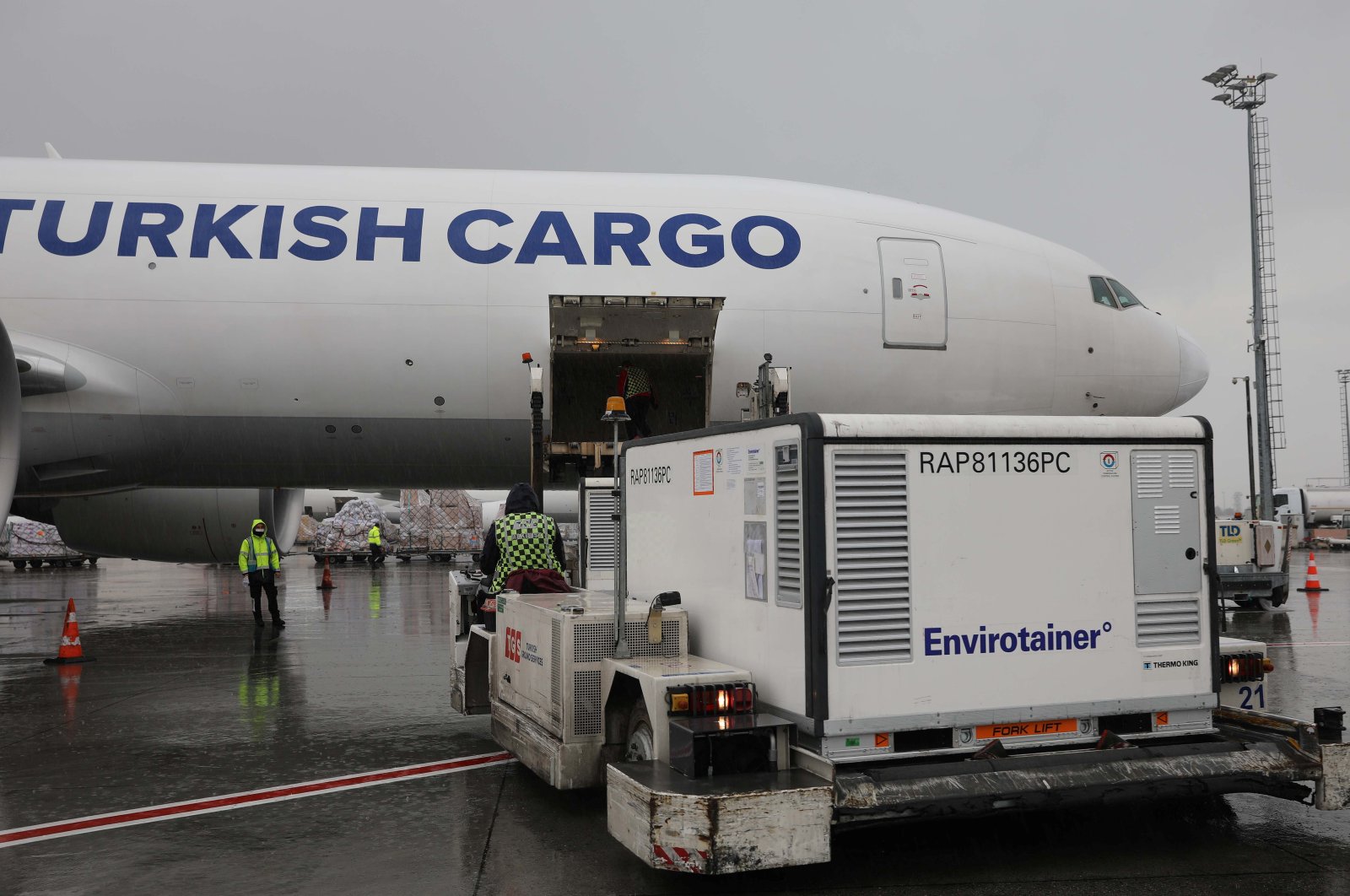 Temperature-controlled containers carrying China's Sinovac COVID-19 vaccines are loaded onto a Turkish Cargo plane at Atatürk airport before departing to Brazil, in Istanbul, Turkey, Nov. 18, 2020. (Turkish Airlines via Reuters)