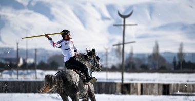 A competitor prepares to throw a javelin toward an opponent during the Turkish game of cirit between Uzmanlar Sports Club and Dadaş Sports Club, Erzurum, eastern Turkey, March 5, 2021. (AFP Photo)