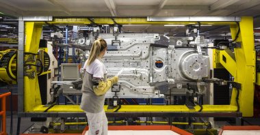 A worker is seen at the Bursa factory of Tofaş, a joint venture of Turkey's Koç Holding and Italian-American carmaker Fiat Chrysler, Bursa, Turkey, March 31, 2020. (Tofaş via AA)