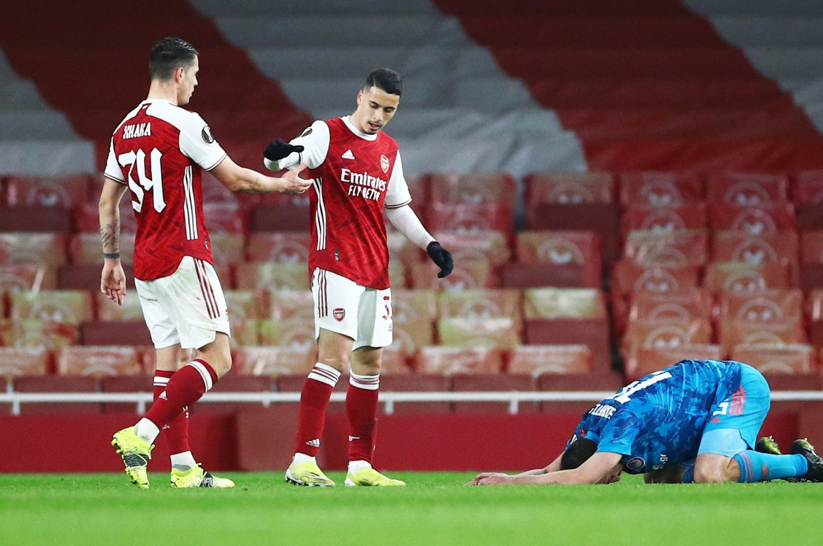 Arsenal's Gabriel Martinelli shakes hands with Granit Xhaka as Olympiacos' Sokratis Papastathopoulos looks dejected after the Europa League match at the Emirates Stadium, in London, Britain, March 18, 2021. (Reuters Photo)
