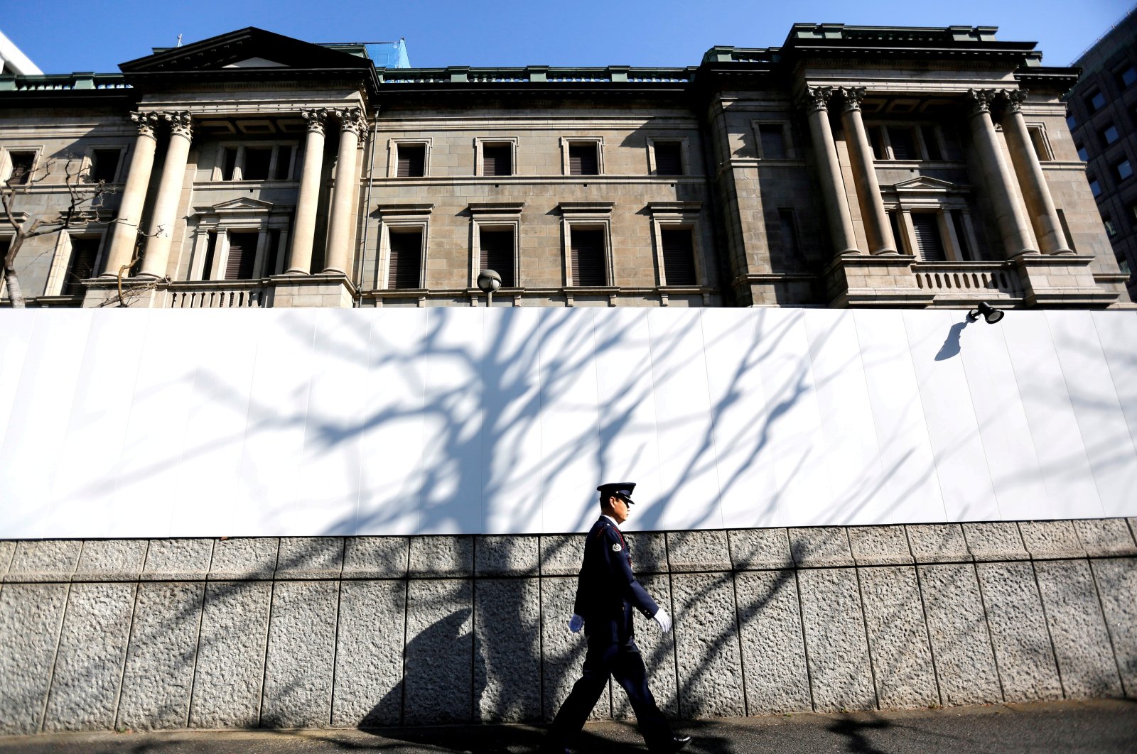 A security guard walks in front of the Bank of Japan headquarters in Tokyo, Japan, Jan. 23, 2019. (Reuters Photo)