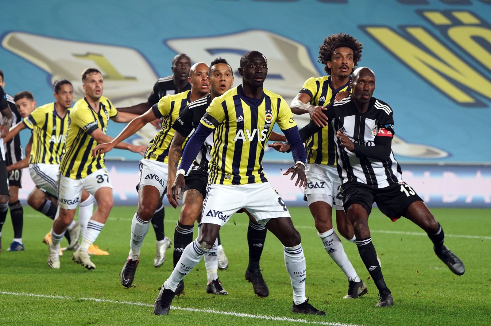 Fenerbahçe players tries to defend a Beşiktaş attack during a Turkish Süper Lig match at the Şükrü Saracoğlu Stadium, Istanbul, Turkey, Nov. 29, 2020. (IHA Photo)