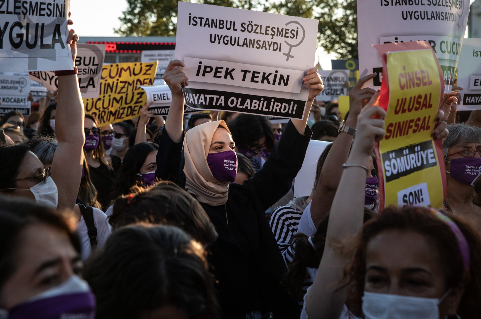 A woman holds a sign that reads "İpek Tekin could have been alive if Istanbul Convention was implemented" during a women's rights protest in Istanbul, Turkey, Aug. 5, 2020. (Getty Images) 