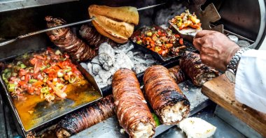 Kokoreç is one of the most divisive foods in Turkish society. (Shutterstock Photo)