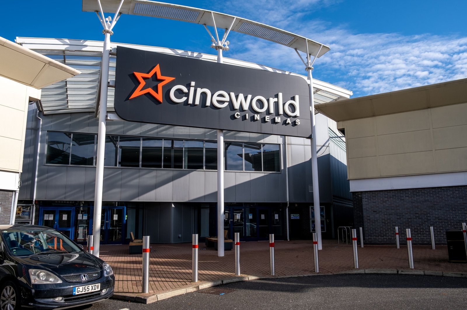 UK-based Cineworld to post sharp sales slump over closures | Daily Sabah