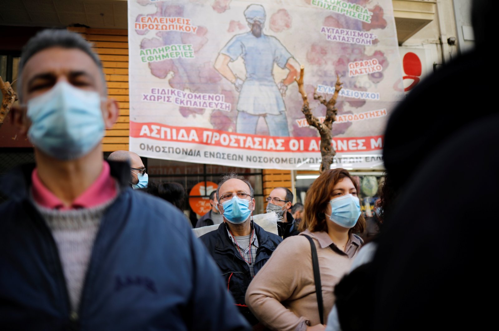 Greek hospital doctors and staff take part in a demonstration against a lack of intensive care units at public hospitals, amidst the spread of the coronavirus disease (COVID-19) in Athens, Greece, Feb. 23, 2021. (Reuters Photo)