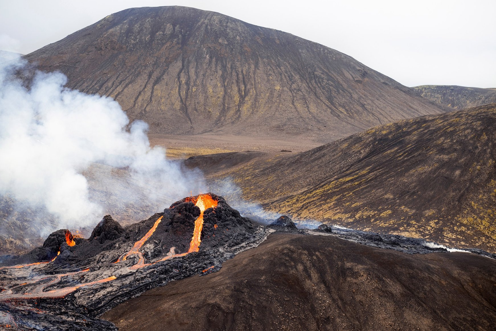 In Photos Volcano Erupts Near Icelands Capital Reykjavík Daily Sabah