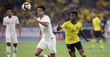 Malaysia's Syamer Abba (R) in action against Indonesia in a World Cup 2022 Qualifier match at Bukit Jalil National Stadium, Kuala Lumpur, Malaysia, Nov. 19, 2019. (Reuters Photo)