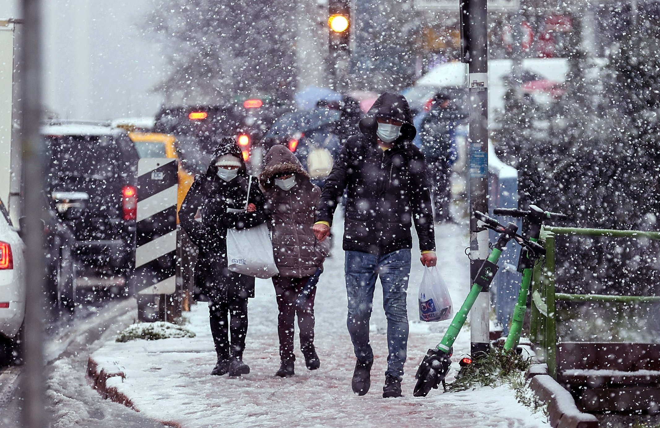 rare march snowfall grips istanbul after mostly dry winter daily sabah