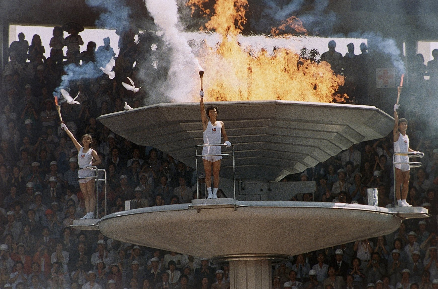 In photos Almost 100 years of lighting the Olympic flame Daily Sabah