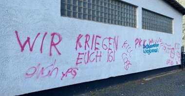 The wall of a Turkish mosque where PKK attackers wrote "We will get you" in German, Kassel, Germany, March 27, 2021. (IHA)
