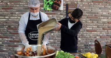 Ömer Güler making çiğ köfte in his restaurant in Turkey's Adana province, southern Turkey, March 29, 2021. (DHA Photo)