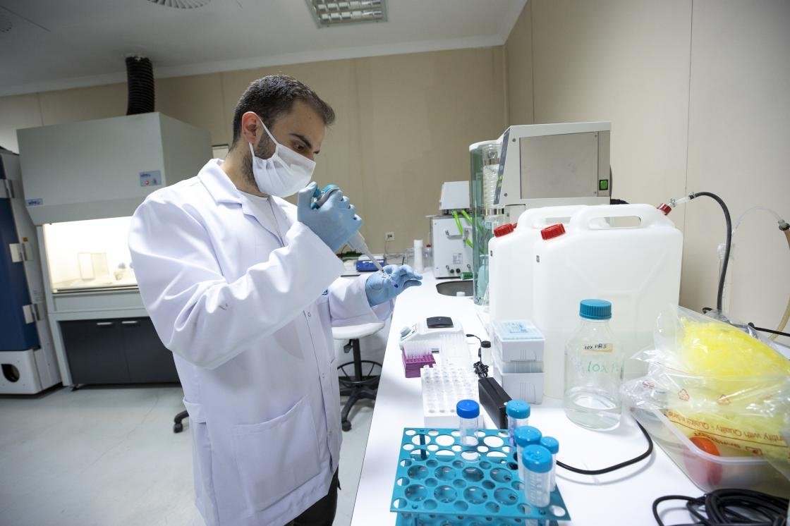 A staff member works at a vaccine development lab at Hacettepe University, in the capital Ankara, Turkey, Jan. 26, 2021. (AA PHOTO) 
