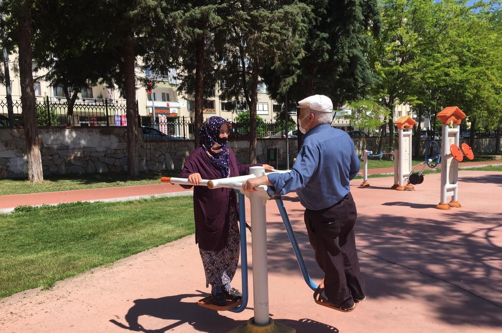 An elderly couple exercise at a park in Denizli, western Turkey, May 10, 2020. (İHA PHOTO) 