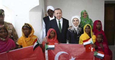 President Recep Tayyip Erdoğan and First Lady Emine Erdoğan pose with Sudanese children in Port Sudan, Sudan, Feb.1, 2018. (AA)
