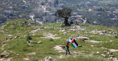Palestinians lift national flags during a protest against Jewish settlements in An-Naqura village near Nablus, in the Israeli-occupied West Bank, Palestine, March 29, 2021. (AFP Photo)