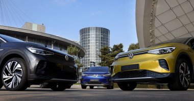 New Volkswagen (VW) ID.4 SUV electric cars are ready for delivery at the customer center of German carmaker Volkswagen in Wolfsburg, northern Germany, March 26, 2021. (AFP Photo)