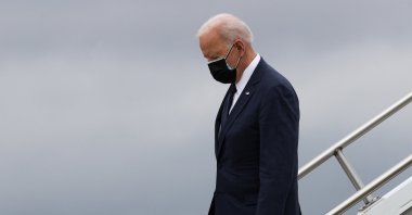 U.S. President Joe Biden disembarks from Air Force One as he arrives at Pittsburgh International Airport in Pittsburgh, Pennsylvania, U.S., March 31, 2021. (Reuters Photo)