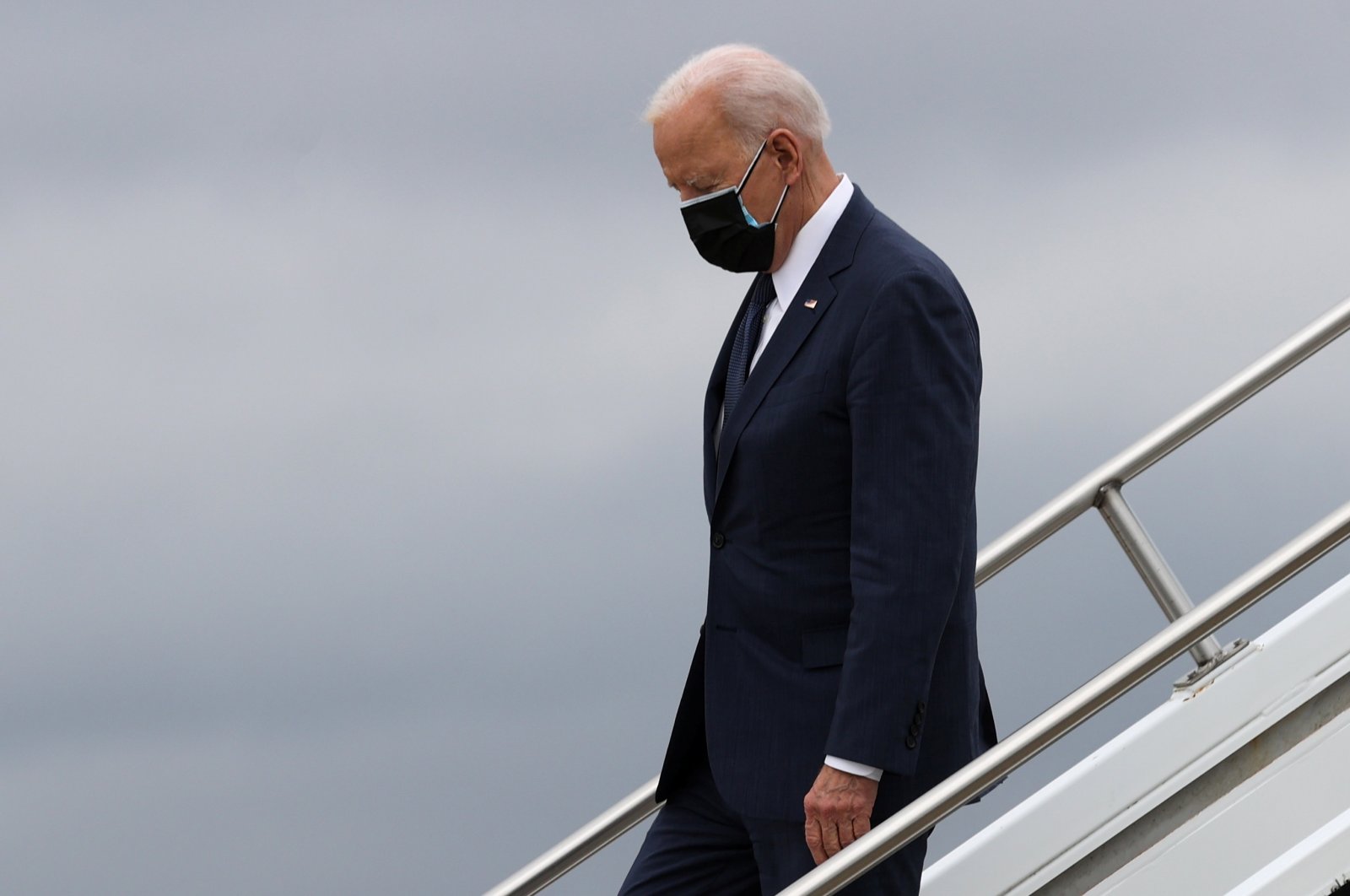 U.S. President Joe Biden disembarks from Air Force One as he arrives at Pittsburgh International Airport in Pittsburgh, Pennsylvania, U.S., March 31, 2021. (Reuters Photo)