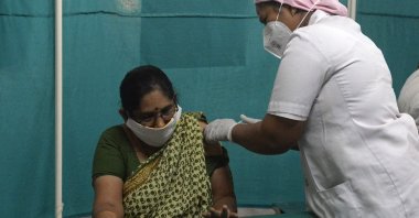 A medical worker inoculates a woman with the dose of Covishield, AstraZeneca-Oxford's COVID-19 vaccine at a government hospital in Hyderabad, India, on April 1, 2021. (AFP)