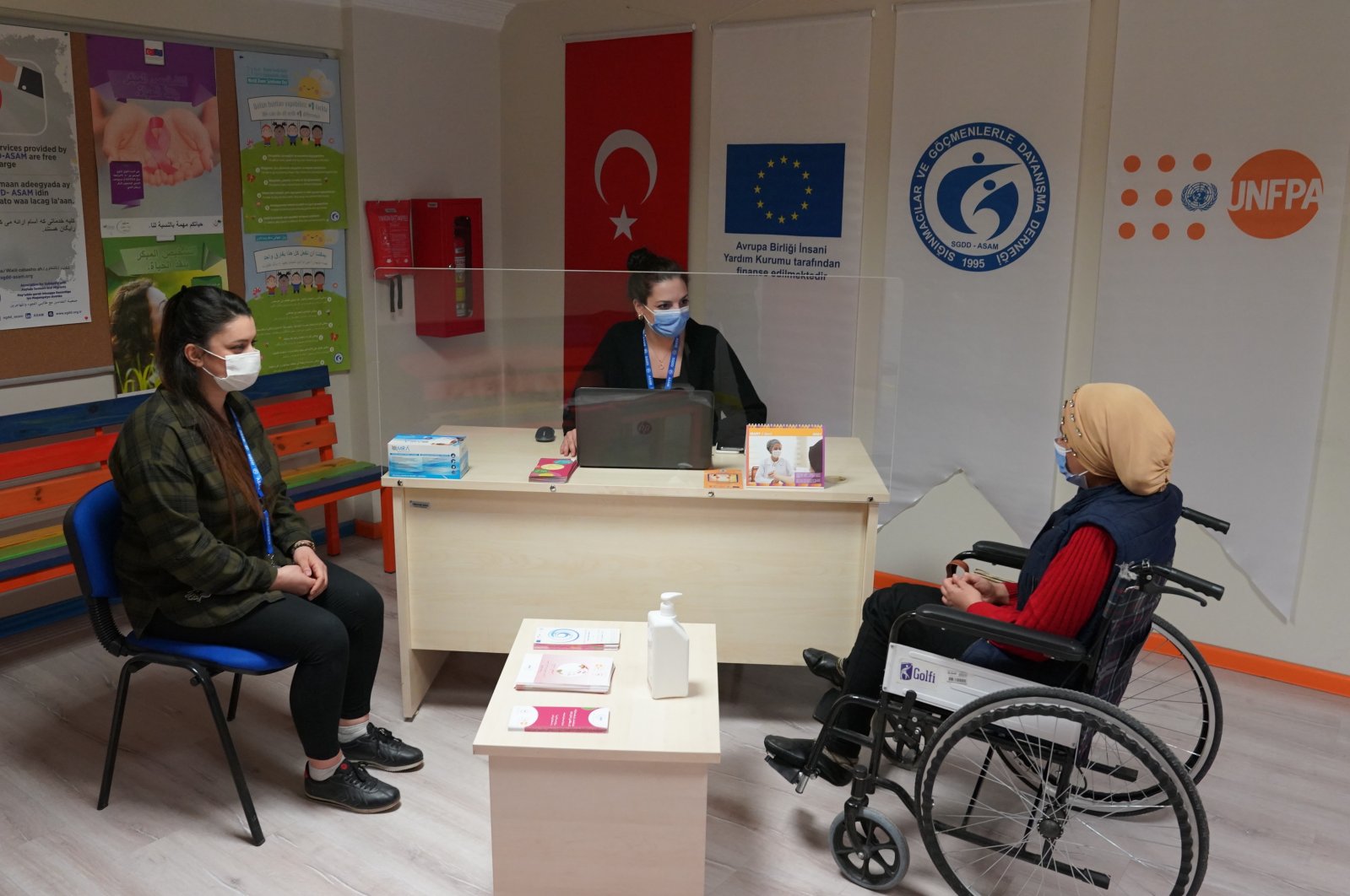 A disabled refugee speaks to a UNFPA worker at an unidentified UNFPA office in Turkey. (UNFPA Photo)