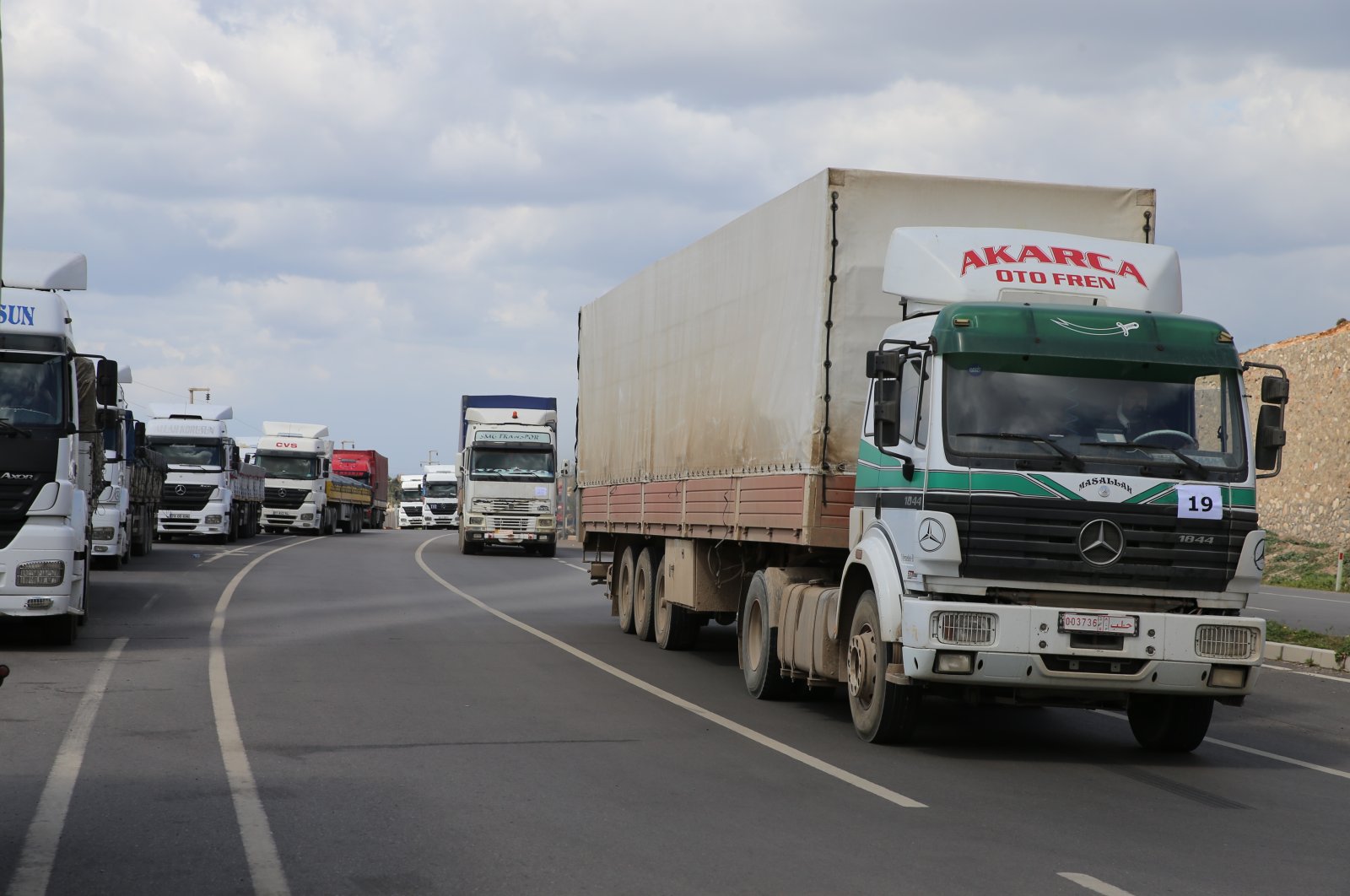 United Nations aid trucks moving toward Syria's Idlib, April 1, 2021. (AA)