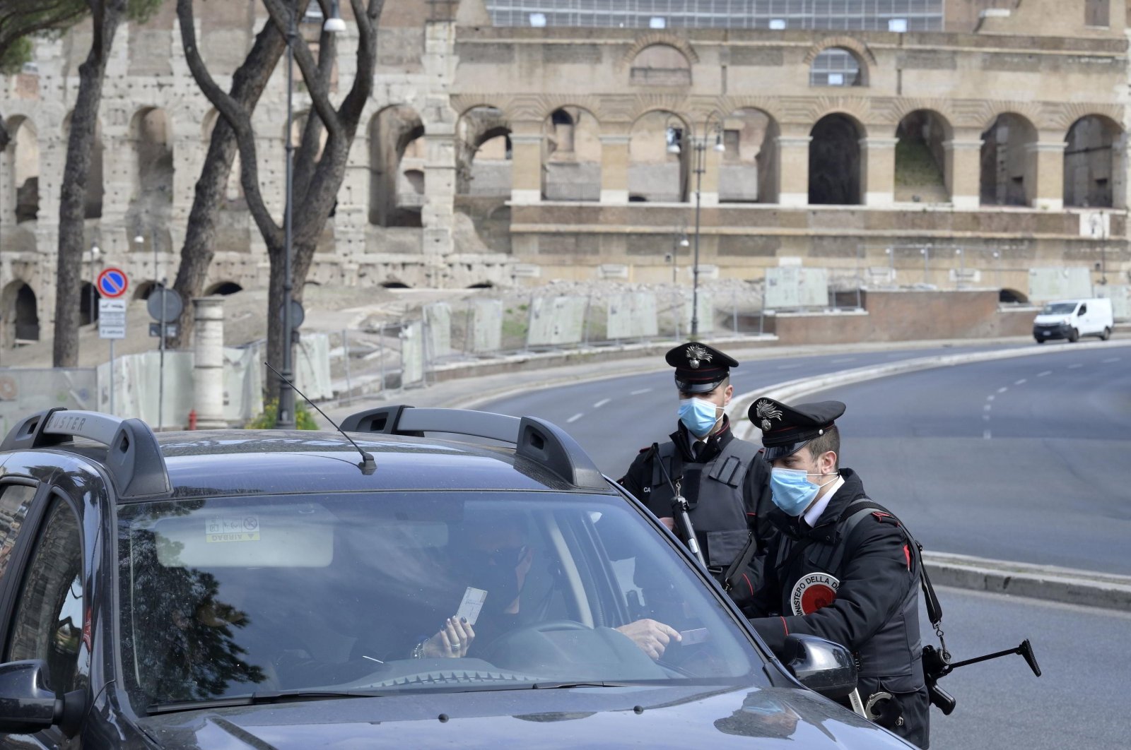 Checkpoint and Carabinieri patrols near the Colosseum on the first day of the "red zone" in Rome, Italy, April 3, 2021. (EPA Photo)