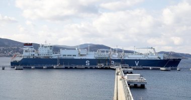 The GDF Suez Neptune floating storage and regasification unit (FSRU) seen anchored in the Aliağa district of the western province of Izmir, Turkey, Dec. 15, 2016. (AA Photo)