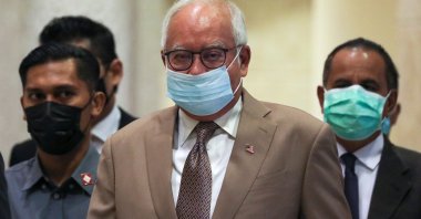 Former Malaysian Prime Minister Najib Razak (C) arrives at Court of Appeal in Putrajaya, Malaysia, April 5, 2021. (Reuters Photo)