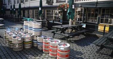 Beer kegs wait outside a pub in the City of London in London, Britain, March 22, 2021.  (EPA/ANDY RAIN)