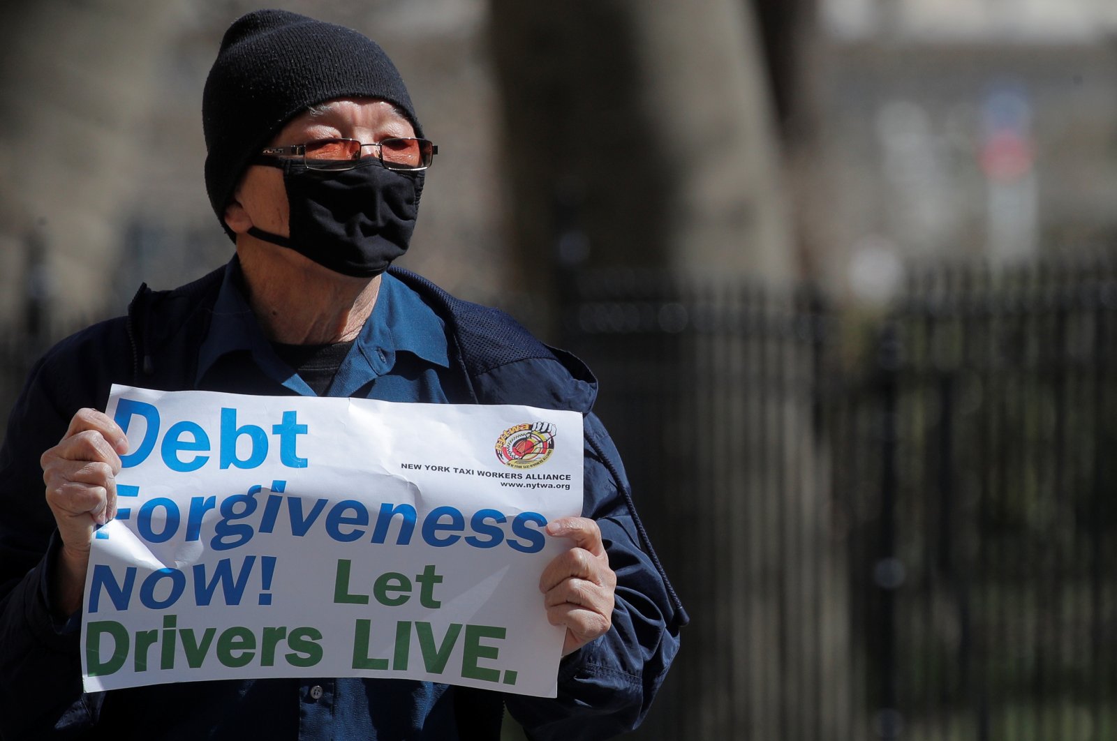 A taxi driver demonstrates for debt forgiveness outside City Hall in New York City, New York, the U.S., March 29, 2021. (REUTERS Photo)