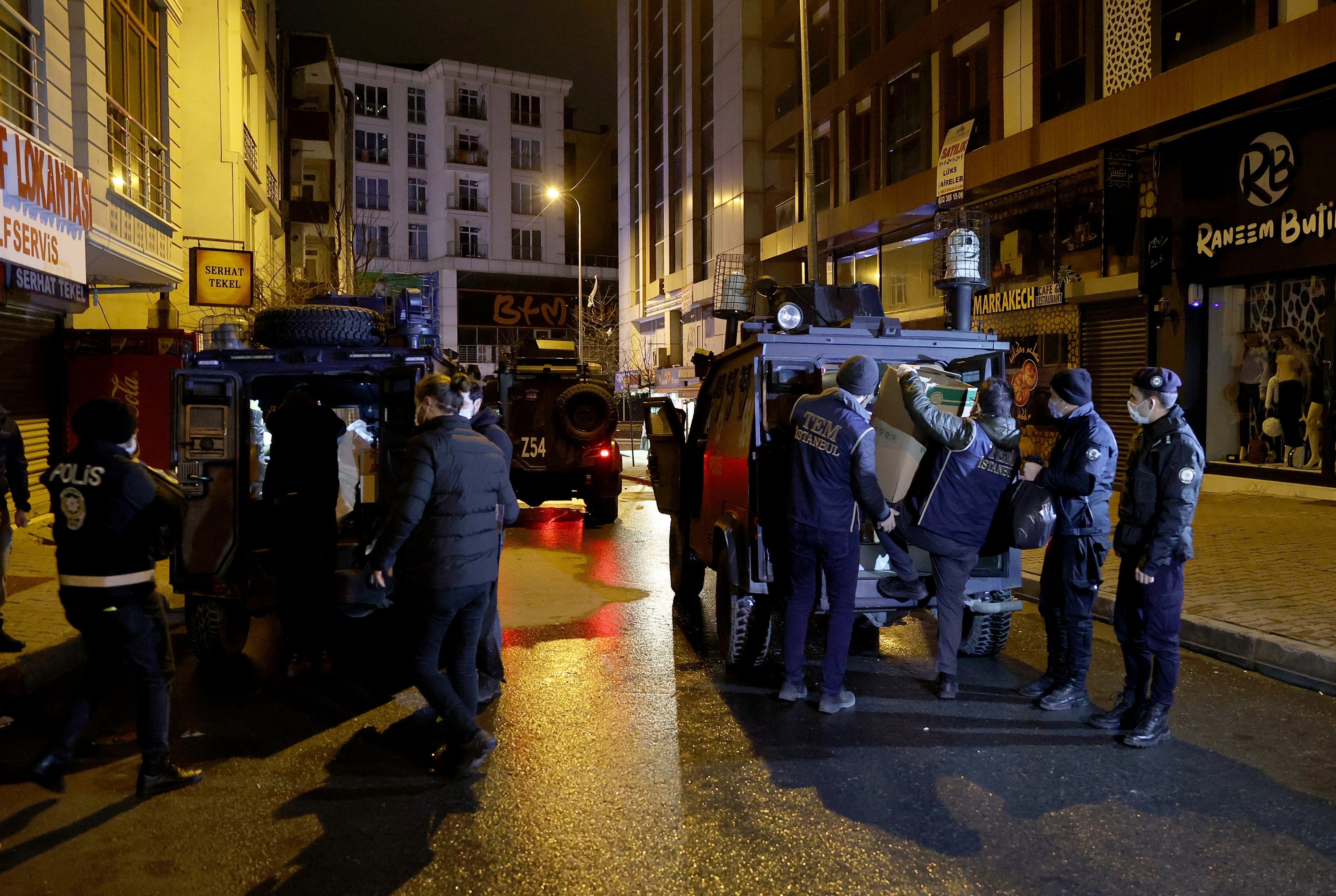 Turkish police detain 8 PKK terrorists in Istanbul | Daily Sabah