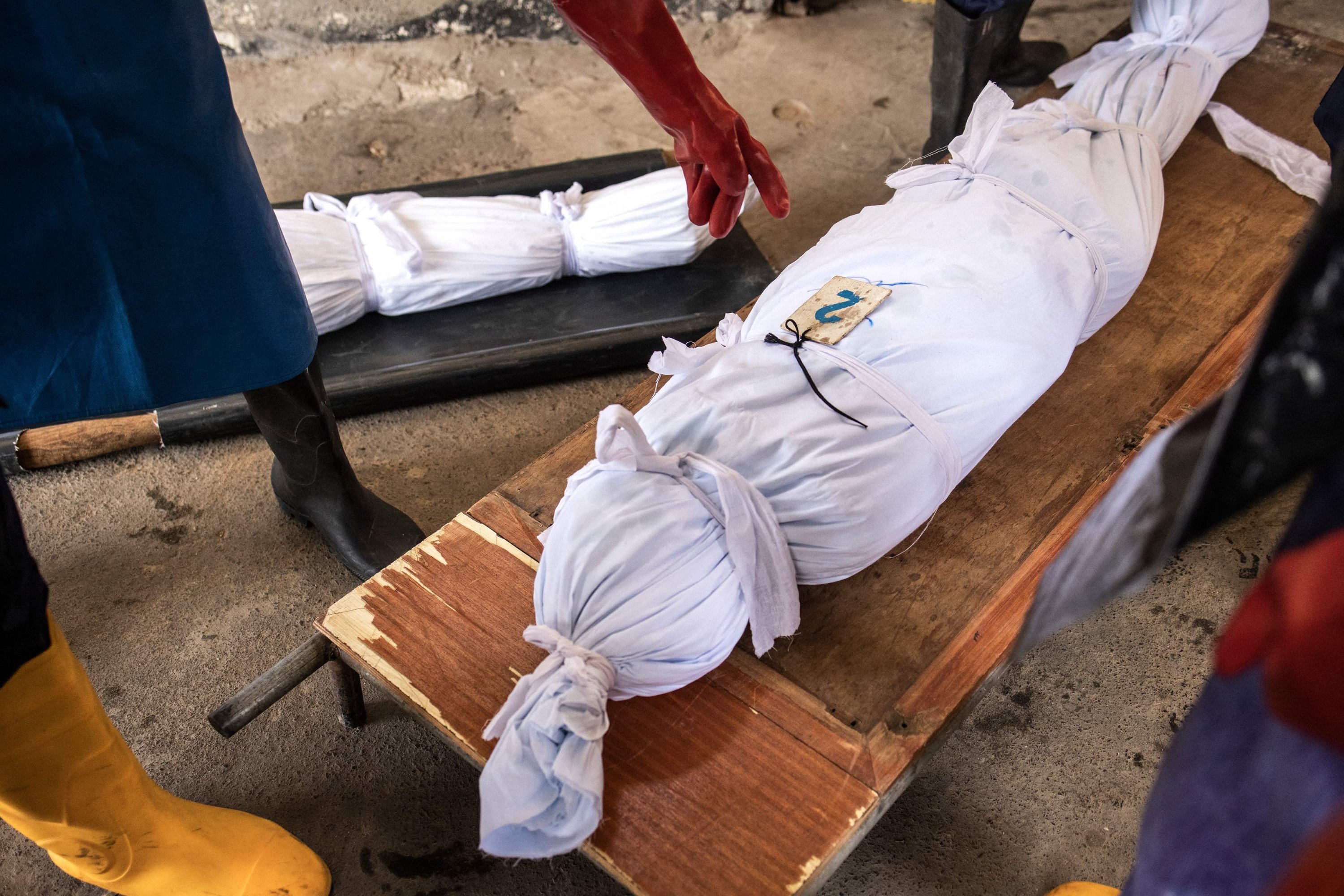 Volunteers of the Association For Solidarity and Perfection (JRWI) help sort one of the 28 unidentified corpses that will be loaded into a van in Dakar, Senegal, March 28, 2021. (AFP Photo)