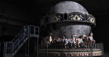 Ergin Çavuşoğlu, "L.O.L.A. / The Dark Side of The Moon," 2021, video still. 