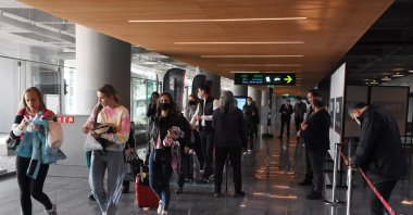 Russian tourists arrive with the season's first flight, at Dalaman Airport, Muğla, southwestern Turkey, March 19, 2021. (AA Photo)