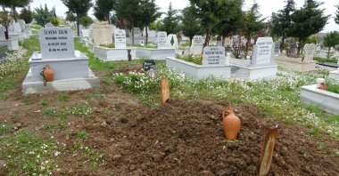 A view of the grave where the man thought to be Recep Çelik was buried, in Çanakkale, western Turkey, April 8, 2021. (İHA PHOTO)