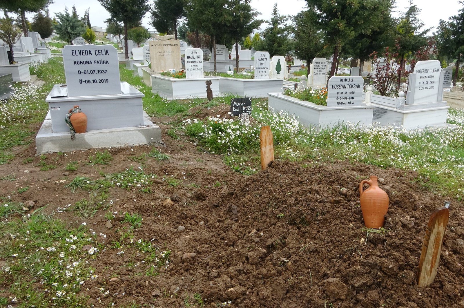 Где захоронен родственник. Турецкие могилы. Могилы в Турции. Могилы в Турции фото.
