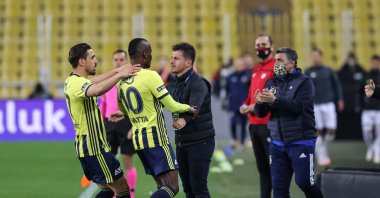 Fenerbahçe's Irfan Can Kavheci (L) and Mbwana Samatta (C) celebrate a goal with coach Emre Belözoğlu during a Süper Lig match against Denizlispor at Şükrü Saraçoğlu Stadium, in Istanbul, Turkey, March 5, 2021. (AA Photo)