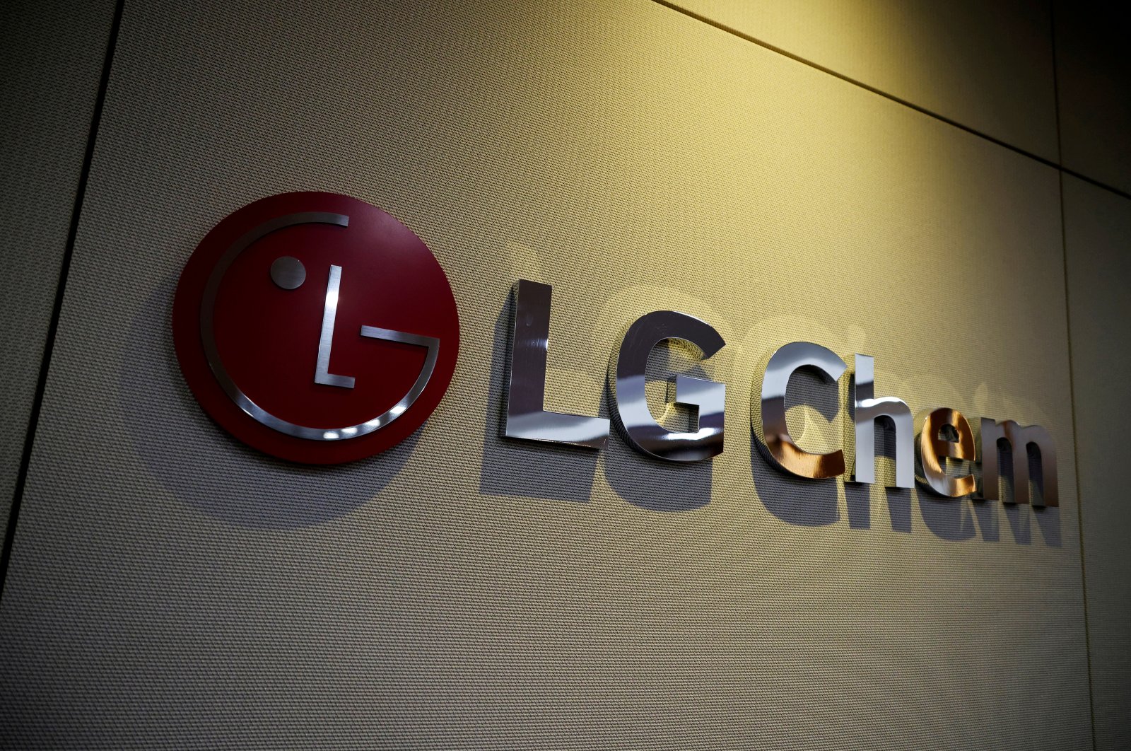 The logo of LG Chem, an owner of LG Energy Solution, at its office building in Seoul, South Korea, Oct. 16, 2020. (Reuters Photo)