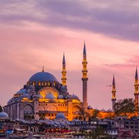Like last year, mass iftar dinners will not be held in the courtyards of mosques such as the Süleymaniye Mosque (pictured) in Istanbul. (Shutterstock Photo)
